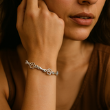 Aurembiaix™ | Pulsera Charm Huella y Hueso en Plata