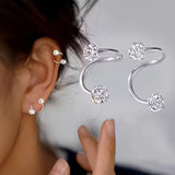 Conjunto de pendientes ligeros de lujo con esferas espirales y strass