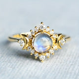 Anillo liso con piedra lunar