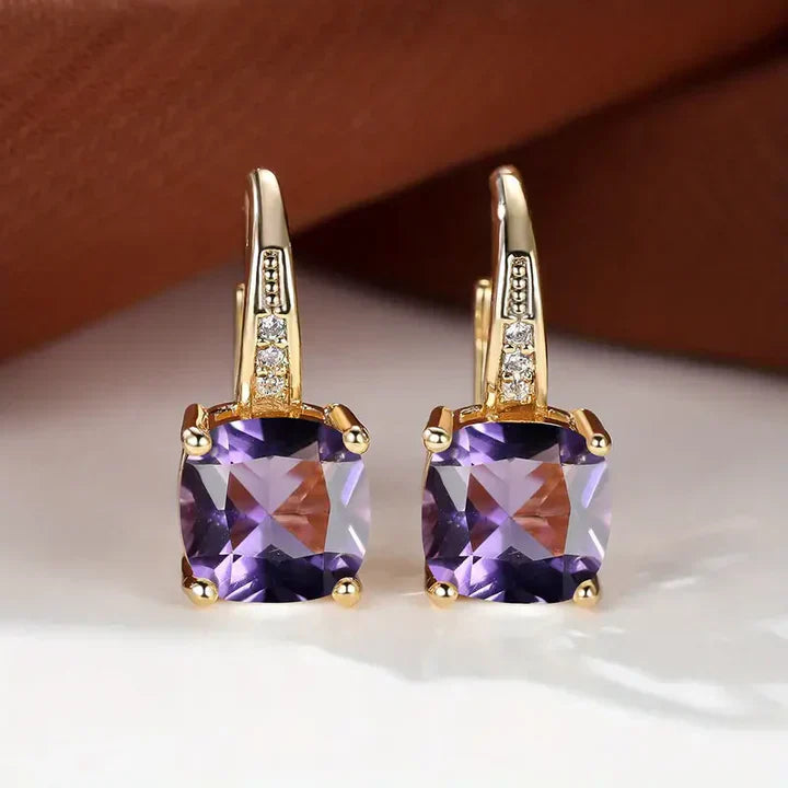 Pendientes de aro de oro con piedras misteriosas