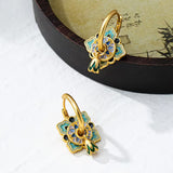Par de aretes envernizados de estilo vintage con un toque sofisticado