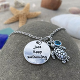 Collar de Tortuga Keep Swimming en plata