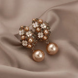 Pendientes con flores de perlas estilo francés