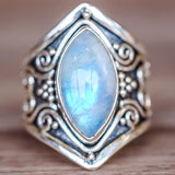 Anillo con Piedra Lunar Plateada