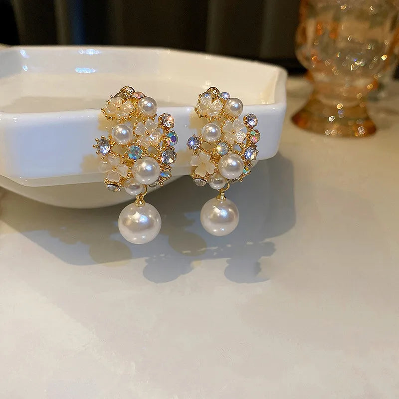 Pendientes con flores de perlas estilo francés
