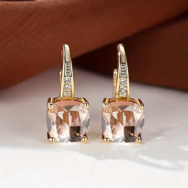 Pendientes de aro de oro con piedras misteriosas
