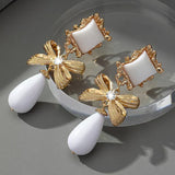 Pendientes vintage en blanco y dorado