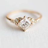 Anillo elegante de la Reina Delysian