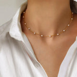 Collar pequeño de perlas en oro