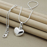 Collar de plata en forma de corazón