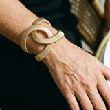 Elegante Brazalete Doble Oro