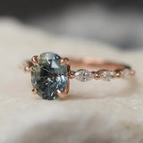Anillo vintage en oro rosa con zafiro