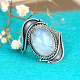Anillo Elegante con Piedra Lunar