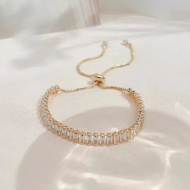 Brazalete ajustable con circonitas