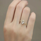 Anillo Mathilda con piedra lunar