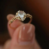 Anillo Mathilda con piedra lunar