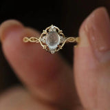 Anillo Mathilda con piedra lunar