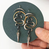Pendientes espirales geométricos irregulares de serpentina