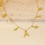 Collar con letra de bambú, estrella de mar y concha