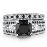 Anillo con zircón negro y diamantes