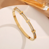 Pulsera abierta geométrica simple con dos capas de zircón