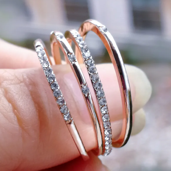Anillo Cuadrado de Circonio con Cuatro Diamantes