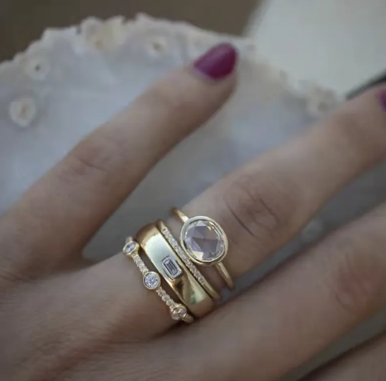 Anillo Cuadrado de Circonio con Cuatro Diamantes