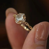 Anillo Mathilda con piedra lunar