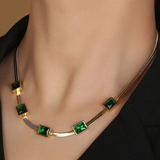 Collar vintage de zirconia verde