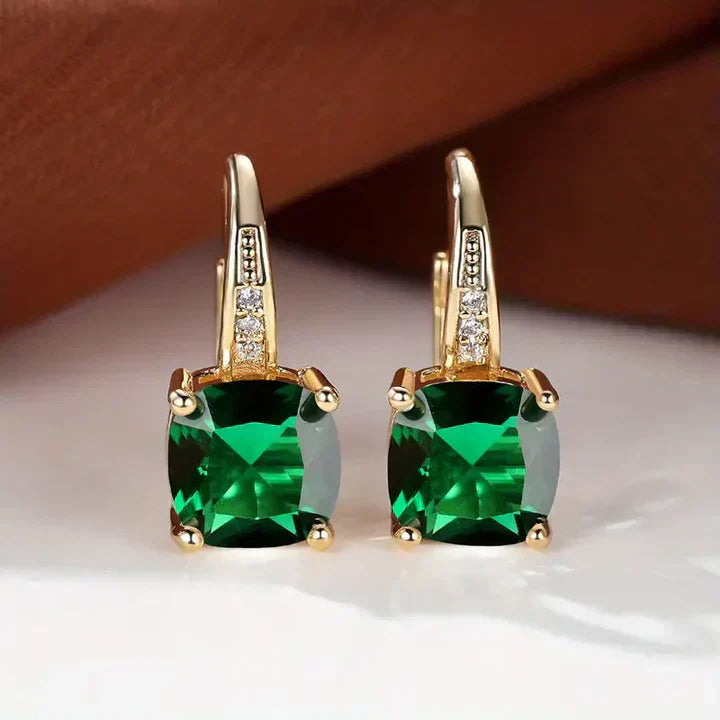 Pendientes de aro de oro con piedras misteriosas