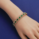 Elisa Esmeralda de la pulsera de oro