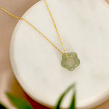 Collar de flor con jade