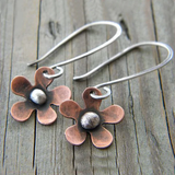 Pendientes con flor marrón vintage
