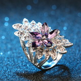Anillo elegante colorido con zirconia cúbica