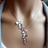 Collar vintage con flor de plata