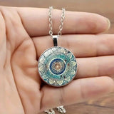 Collar Vintage Redondo con Mandala Azul