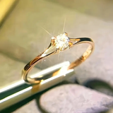 Anillo Anello en vidrio blanco con detalles dorados