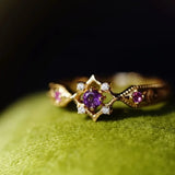 Anillo ajustable geométrico vintage en oro y cristal de amatista morado