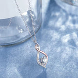 Collar de plata con torsión y cristal