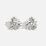 Pendientes elegantes y refinadas con pétalos de ópalo en oro