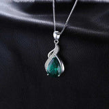 Collar Leônia con piedra de esmeralda