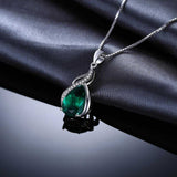 Collar Leônia con piedra de esmeralda